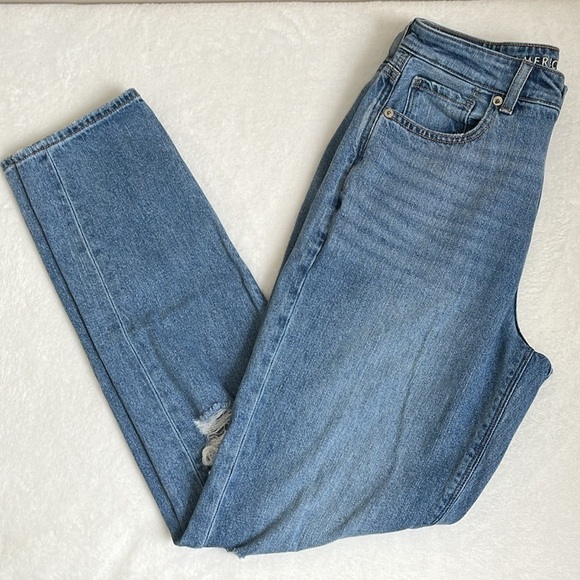 American Eagle Outfitters Denim - American Eagle Women’s Distressed Mom Jean Size 4 LONG